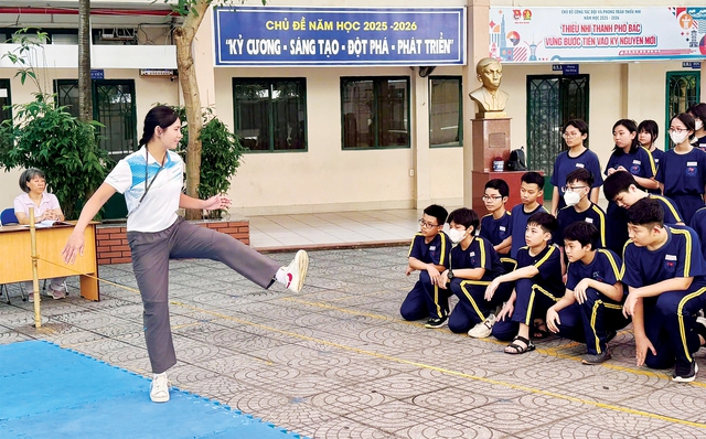 Học trò Trường THCS Trần Phú trải nghiệm một ngày làm giáo viên - Ảnh 6.