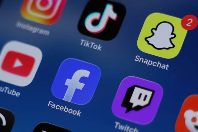 Australia social media ban set to take effect, sparking a global crackdown - Ảnh 4. Australia social media ban set to take effect, sparking a global crackdown - Ảnh 3.