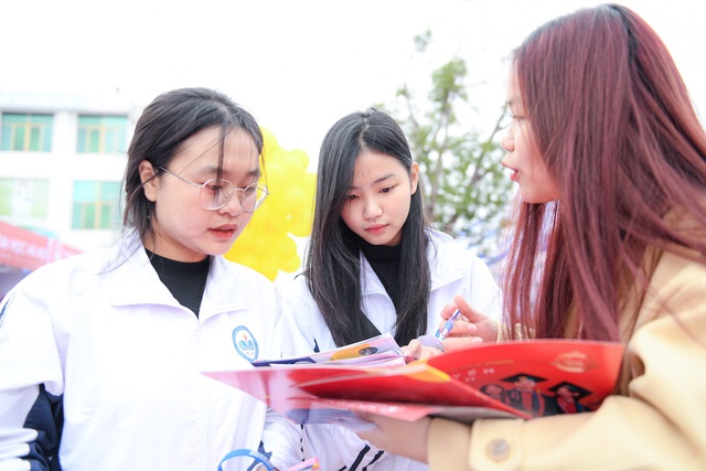 Những trường đại học nào dùng điểm IELTS quy đổi?- Ảnh 1.