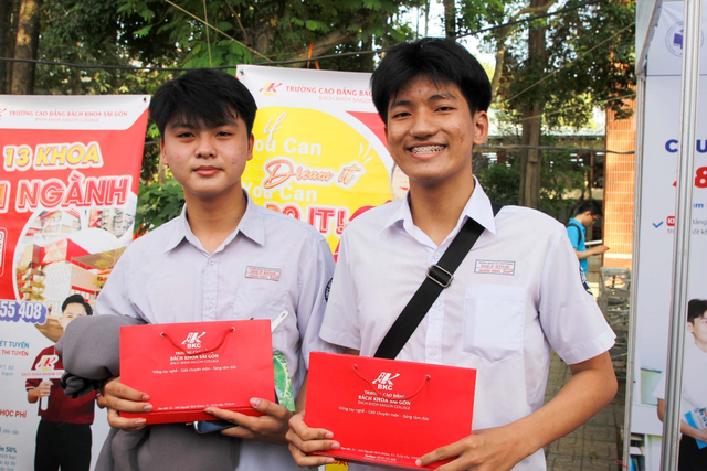 Khám phá gian tư vấn Trường cao đẳng Bách khoa Sài Gòn tại Ngày hội Tự tin vào lớp 10- Ảnh 6.
