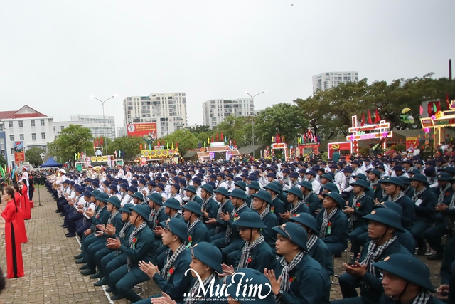 Xúc động khoảnh khắc chia tay tại lễ giao nhận quân năm 2025- Ảnh 6.