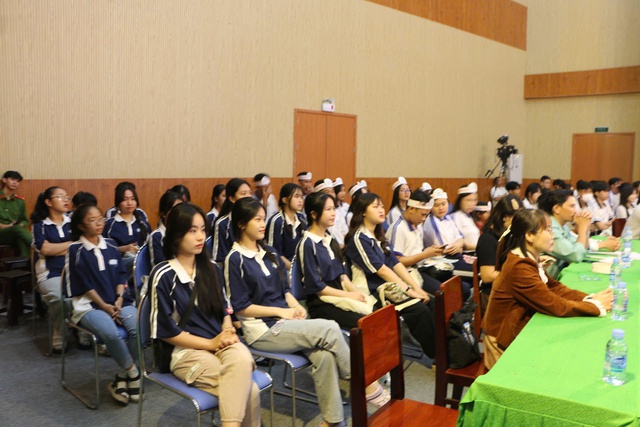 Nữ sinh Trường THPT Phan Việt Thống chiến thắng Đường đến vinh quang tuần đầu tiên tháng thứ 4- Ảnh 3.