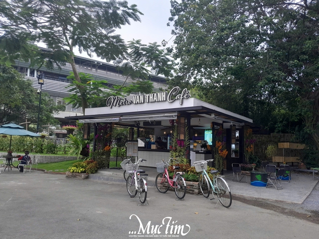 Lên lịch khám phá các quán cà phê ngắm metro tại TP.HCM- Ảnh 3.