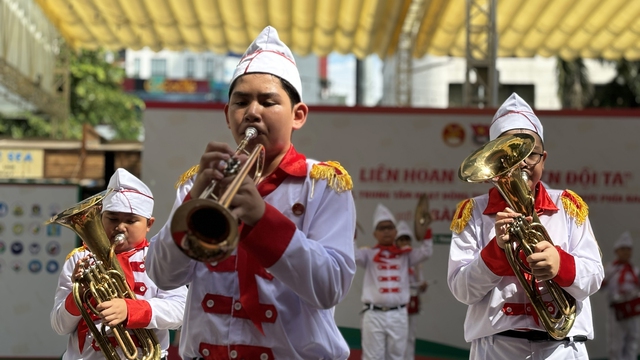 Ghi ngay tuyệt chiêu biểu diễn trống kèn!- Ảnh 2.