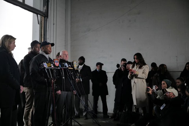 Tourist helicopter crashes into New York's Hudson River, killing all six aboard - Ảnh 2. Tourist helicopter crashes into New York's Hudson River, killing all six aboard - Ảnh 2.