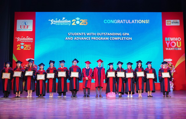 Sinh viên Trường đại học Kinh tế - Tài chính TP.HCM (UEF) tốt nghiệp với số điểm ấn tượng- Ảnh 1.
