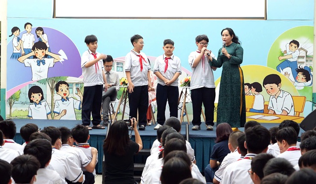 Học trò Trường THCS Nguyễn Du nhận bí quyết ứng phó với bạo lực học đường - Ảnh 1.