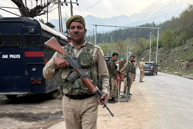 India downgrades ties with Pakistan after attack on Kashmir tourists kills 26 - Ảnh 9.