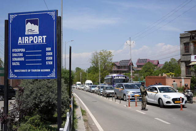 India downgrades ties with Pakistan after attack on Kashmir tourists kills 26 - Ảnh 3.