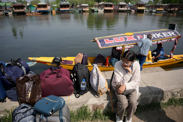 India downgrades ties with Pakistan after attack on Kashmir tourists kills 26 - Ảnh 4.
