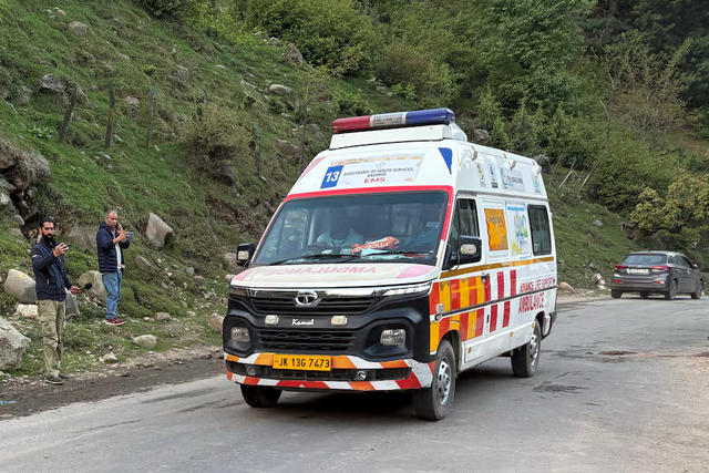 India downgrades ties with Pakistan after attack on Kashmir tourists kills 26 - Ảnh 8.
