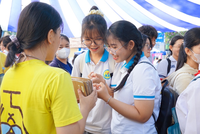 Cách làm thủ tục chuyển trường sau sáp nhập tại TP.HCM - Ảnh 2.