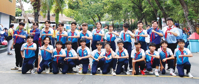 Đội viên thành phố góp thương yêu đến bà con xã đảo Thạnh An- Ảnh 4.