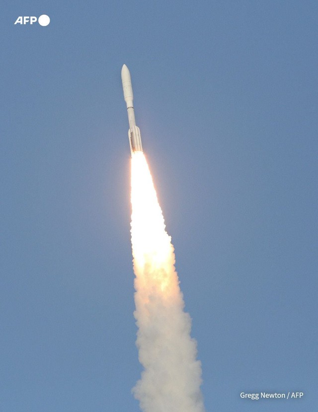 Amazon launches first Starlink-rival internet satellites- Ảnh 2. Amazon launches first Starlink-rival internet satellites- Ảnh 2.