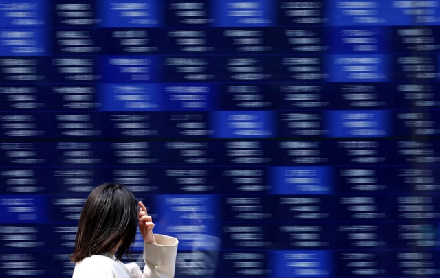 Stocks drift, dollar steadies on US auto tariffs relief - Ảnh 1. Stocks drift, dollar steadies on US auto tariffs relief - Ảnh 1.