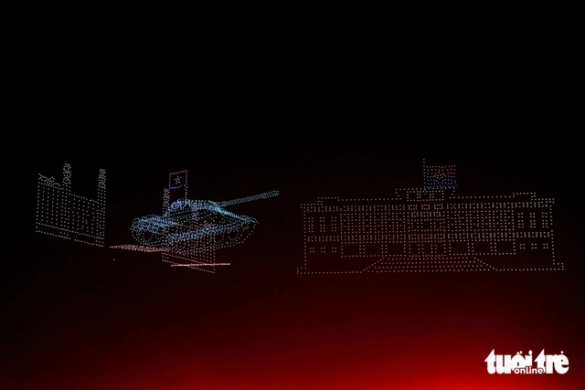 Ho Chi Minh City rehearses record-breaking 10,500-drone show for Reunification Day - Ảnh 3.