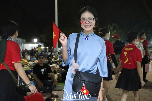 Người dân thức trắng đêm chờ xem diễu binh, diễu hành - Ảnh 3.