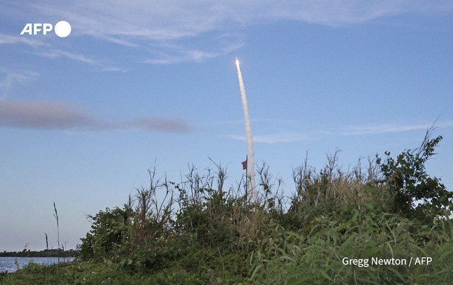 Amazon launches first Starlink-rival internet satellites- Ảnh 1. Amazon launches first Starlink-rival internet satellites- Ảnh 1.