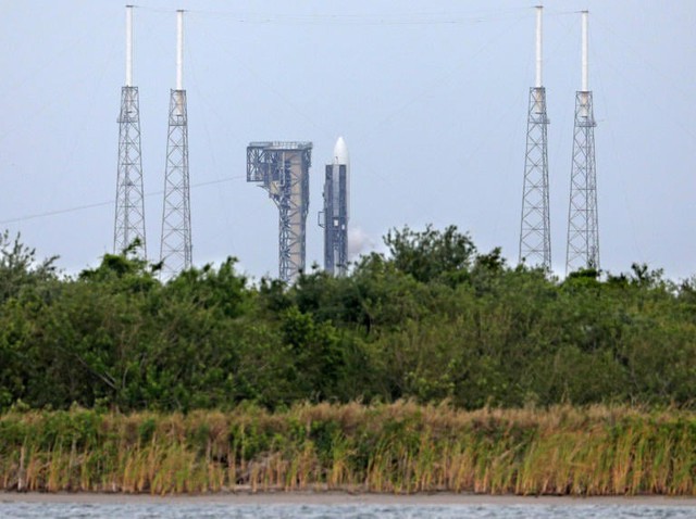Amazon launches first Starlink-rival internet satellites- Ảnh 3. Amazon launches first Starlink-rival internet satellites- Ảnh 3.