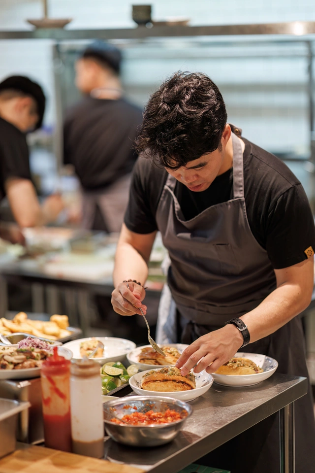 In the heat of Ho Chi Minh City, a team is crafting sake with Vietnam’s globally acclaimed rice - Ảnh 4. In the heat of Ho Chi Minh City, a team is crafting sake with Vietnam’s globally acclaimed rice - Ảnh 4.
