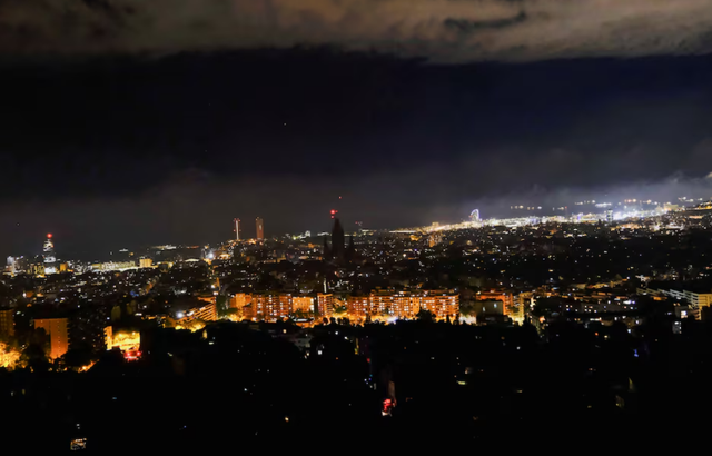 Power outage brings chaos to Spain and Portugal
- Ảnh 1.