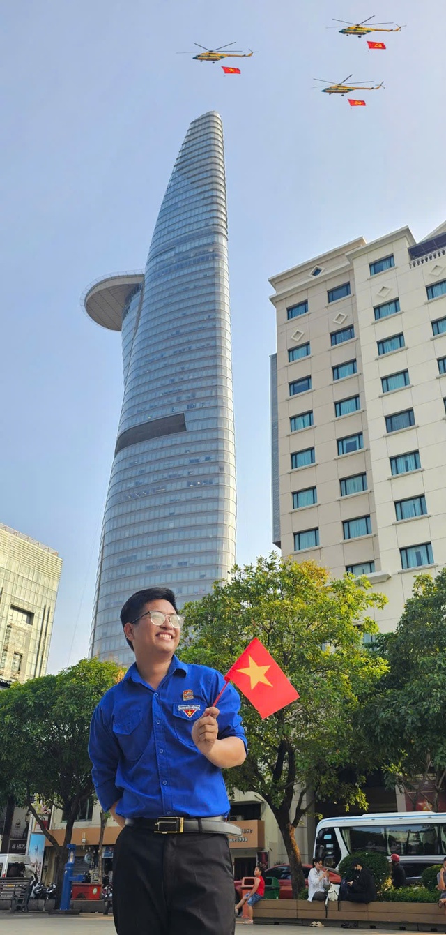 Thầy Tổng phụ trách 30 ngày check in với cờ tổ quốc mừng lễ 30-4 - Ảnh 5.