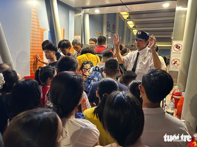 Ho Chi Minh City offers free metro rides for Reunification Day - Ảnh 1.