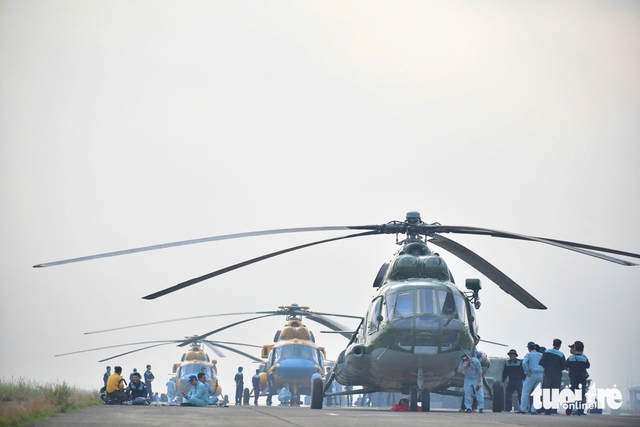 Photos: Vietnamese Air Force jets, helicopters open parade marking 50 years of reunification - Ảnh 17.