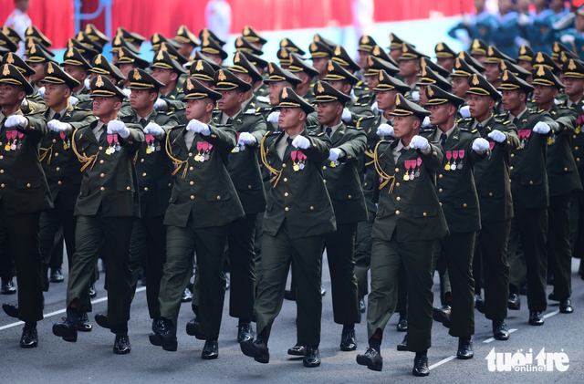 Foreign military units join Vietnam’s Reunification Day parade - Ảnh 6.