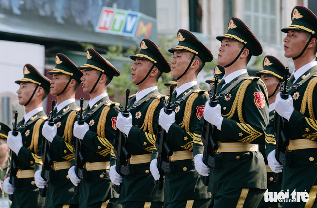 Foreign military units join Vietnam’s Reunification Day parade - Ảnh 2.