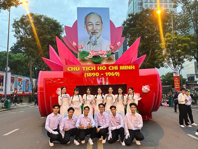 Sinh viên Trường đại học Tôn Đức Thắng tự hào tham gia lễ diễu binh, diễu hành 30-4- Ảnh 1.