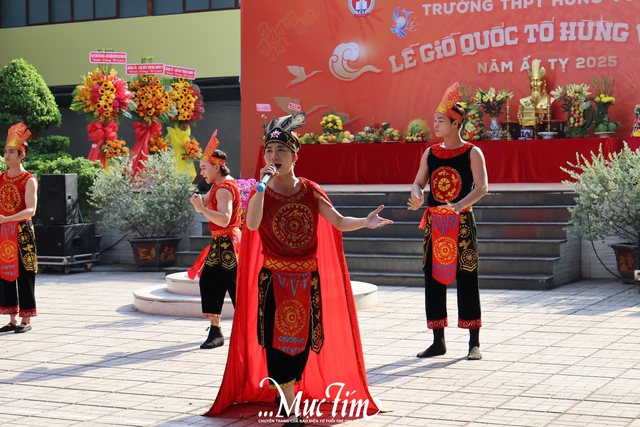 Tiếng trống Mê Linh vang lên tại Trường THPT Hùng Vương trong ngày Giỗ Tổ- Ảnh 11.