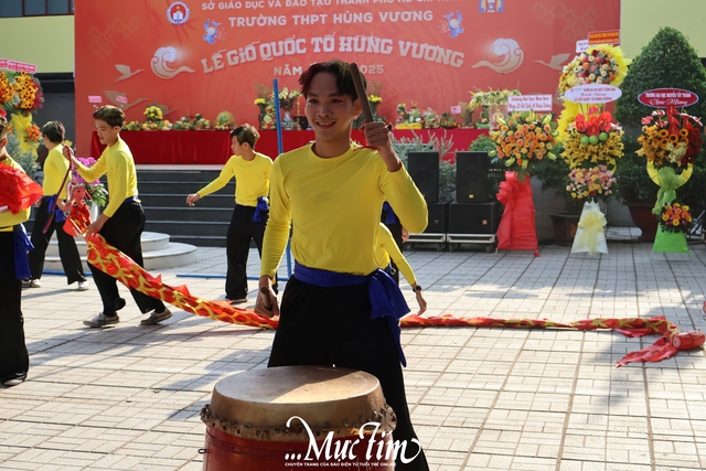 Tiếng trống Mê Linh vang lên tại Trường THPT Hùng Vương trong ngày Giỗ Tổ- Ảnh 6.