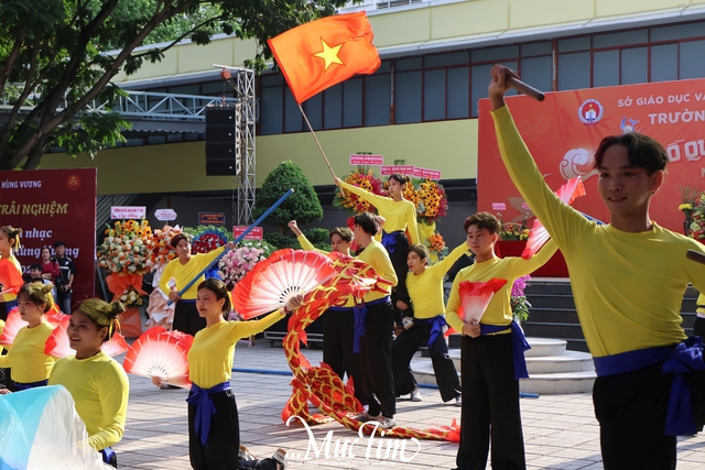 Tiếng trống Mê Linh vang lên tại Trường THPT Hùng Vương trong ngày Giỗ Tổ- Ảnh 10.