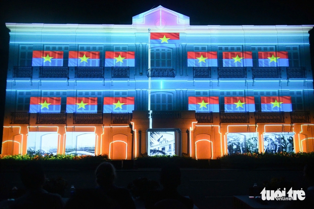 3D mapping show lights up Da Nang Museum to mark Vietnam’s Reunification Day - Ảnh 4.