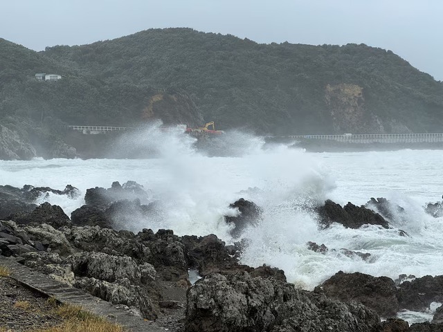 Wild weather in New Zealand disrupts flights, shutters schools- Ảnh 1. Wild weather in New Zealand disrupts flights, shutters schools- Ảnh 1.