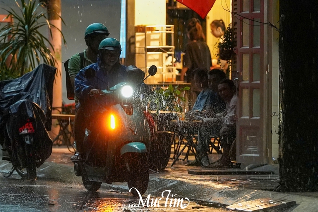 Cảnh báo mưa lớn kèm dông, sét tại TP.HCM - Ảnh 3.