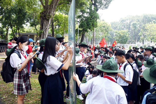 Muôn kiểu làm bài của thí sinh thi chung kết Giải Lê Quý Đôn- Ảnh 7.