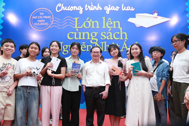 Nhà văn Nguyễn Nhật Ánh cùng fan ôn lại kỷ niệm viết sách- Ảnh 1.