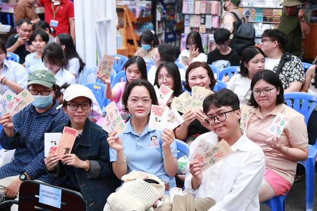 Nhà văn Nguyễn Nhật Ánh cùng fan ôn lại kỷ niệm viết sách- Ảnh 4.