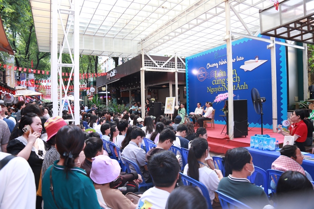 Nhà văn Nguyễn Nhật Ánh cùng fan ôn lại kỷ niệm viết sách- Ảnh 3.
