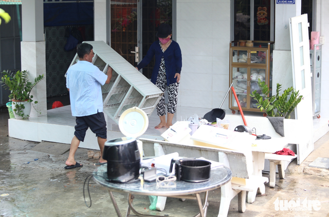 Residents in Ho Chi Minh City boarding house struggle to recover after flooding
- Ảnh 2. Residents in Ho Chi Minh City boarding house struggle to recover after flooding
- Ảnh 2.