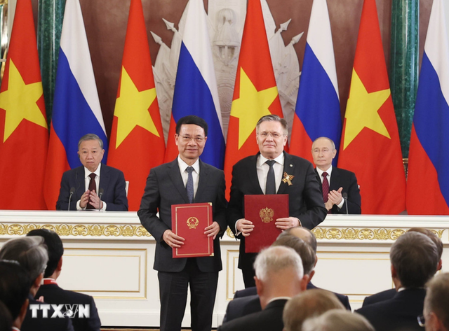 Vietnam, Russia vow stronger strategic ties, issue joint statement- Ảnh 1. Vietnam, Russia vow stronger strategic ties, issue joint statement- Ảnh 1.