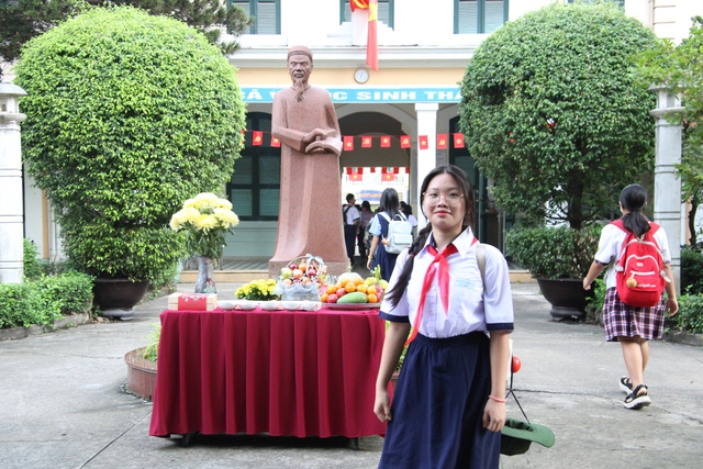Đại biểu và các thí sinh dâng hương trước khi bắt đầu chung kết Giải Lê Quý Đôn - Ảnh 5.