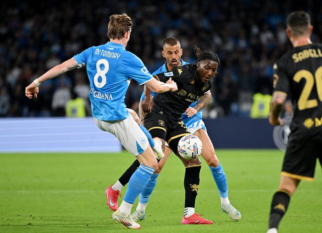 Napoli’s title hopes shaken by late Genoa equaliser as Inter close in - Ảnh 4. Napoli’s title hopes shaken by late Genoa equaliser as Inter close in - Ảnh 4.