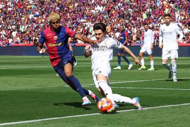 Barcelona edge closer to title with thrilling 4-3 win over Real Madrid - Ảnh 5. Barcelona edge closer to title with thrilling 4-3 win over Real Madrid - Ảnh 5.