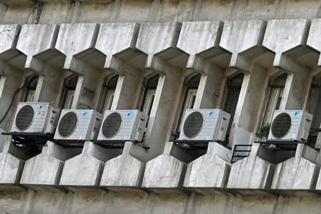 Indians buy 14 million ACs a year, and need many more - Ảnh 1. Indians buy 14 million ACs a year, and need many more - Ảnh 1.