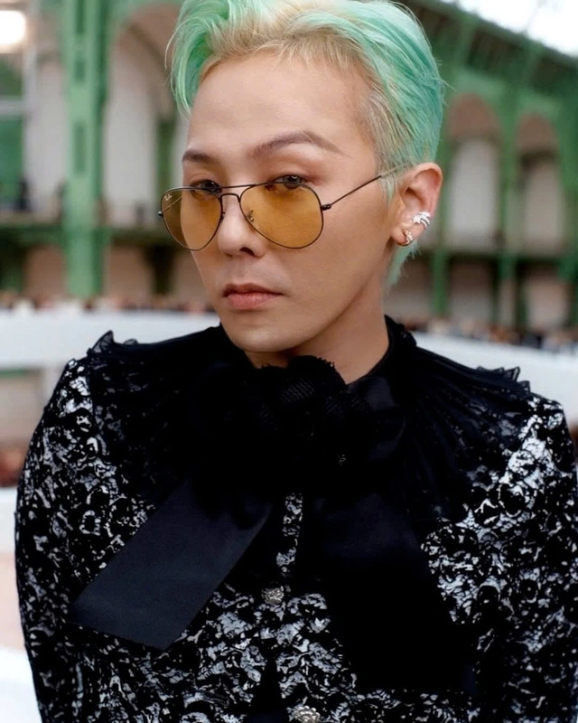 G-Dragon trở lại với lighstick cá nhân đầu tiên - Ảnh 1.