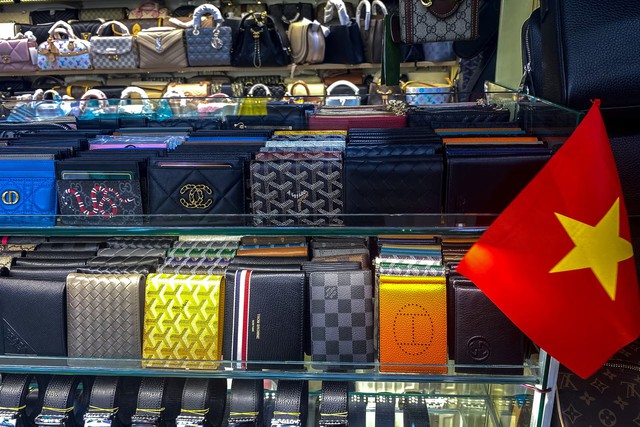Vietnam PM vows to fight against counterfeits, trade frauds - Ảnh 1. Vietnam PM vows to fight against counterfeits, trade frauds - Ảnh 1.