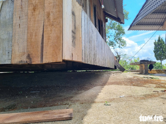 Unique rotating wooden house captivates visitors in Vietnam's Central Highlands - Ảnh 2.